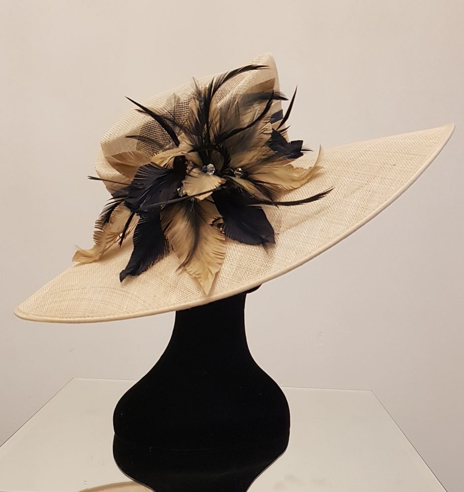 Hat 1768 - Large Round Gold